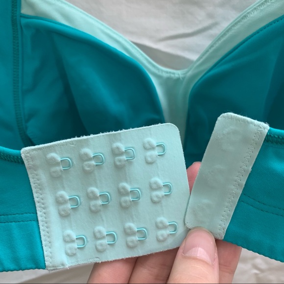 LuluLemon Adjustable Teal Sports Bra - Picture 8 of 9